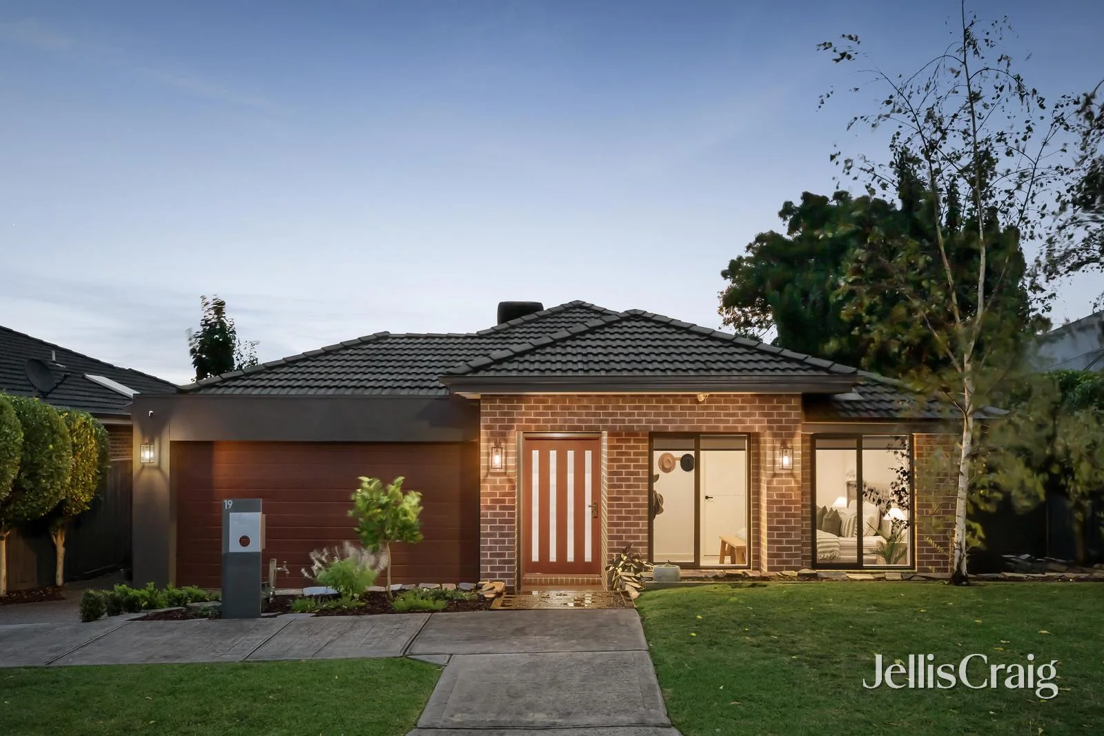 19 Tiverton Circuit, Mooroolbark VIC 3138