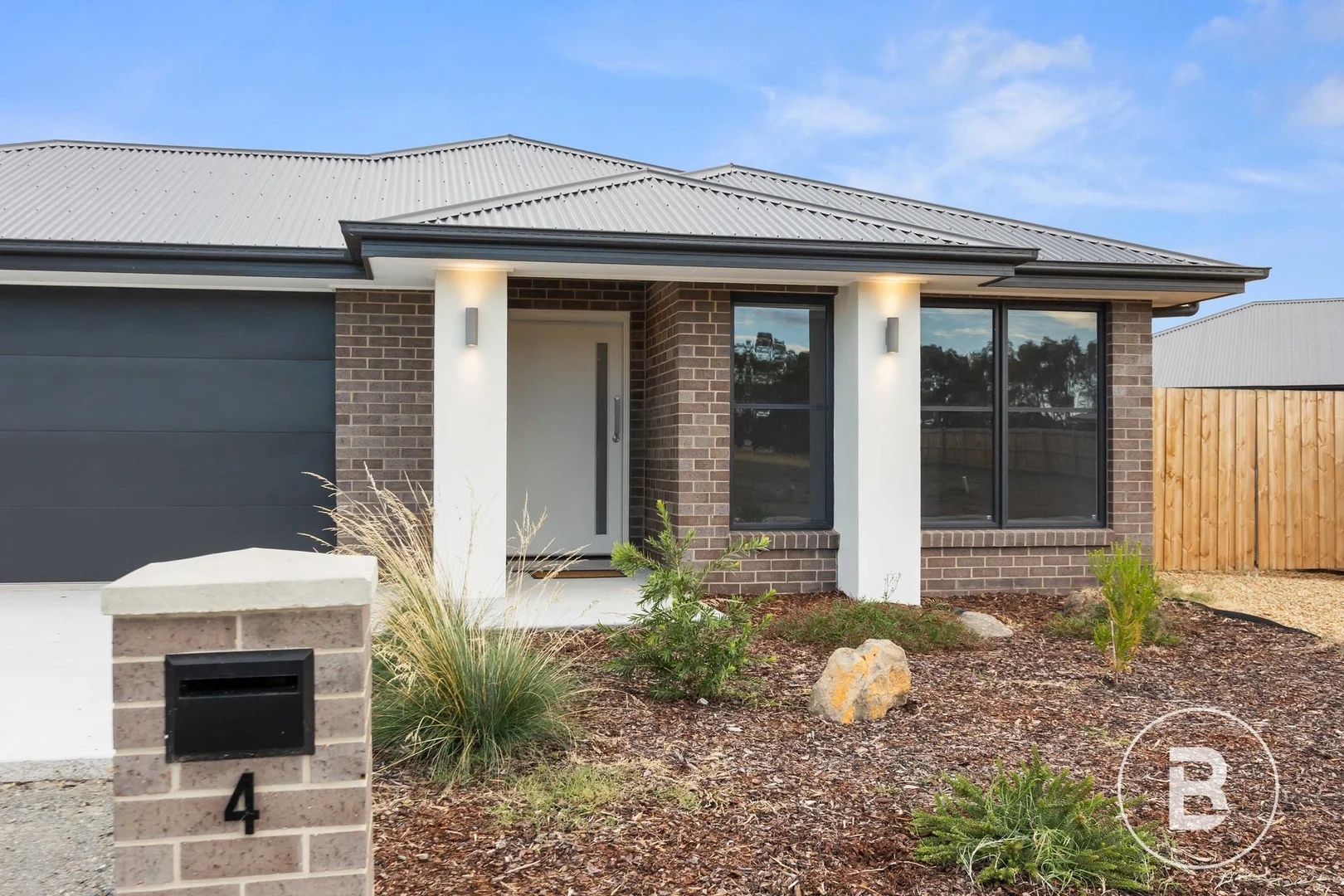 4 Thornbury Close, Ararat VIC 3377 photo 2