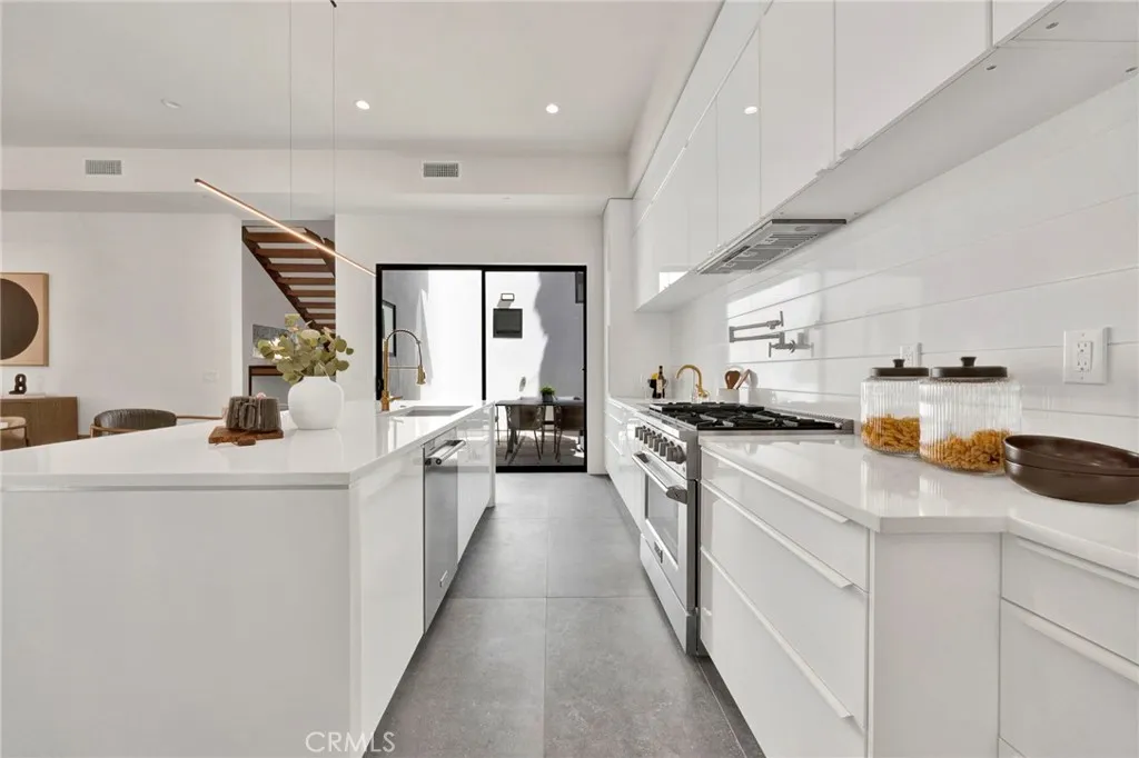 Additional image 94 of 325 W Grandview Avenue, Sierra Madre, CA 91024