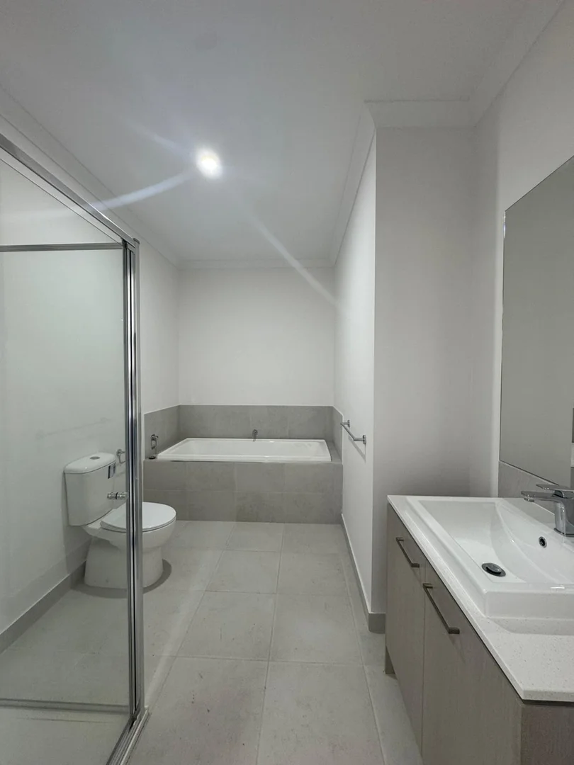 Additional image 6 of 355D Centre Road, Berwick VIC 3806
