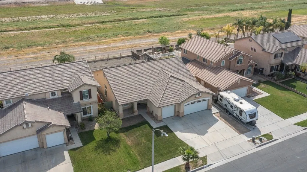 2143 Willowbrook Ln, Perris, CA 92571 photo 2