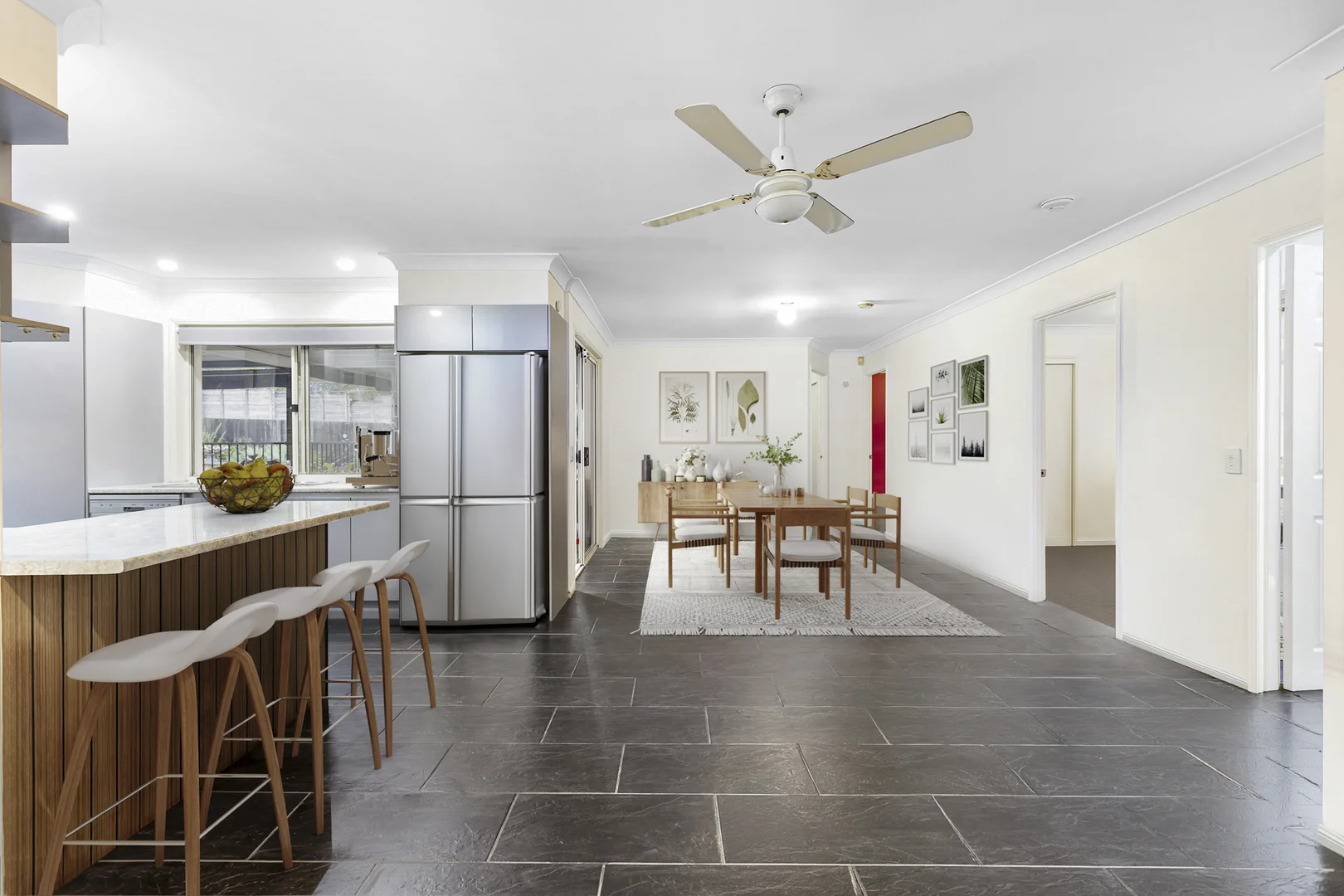 23 Enderbury Crescent, Pacific Pines QLD 4211 photo 3
