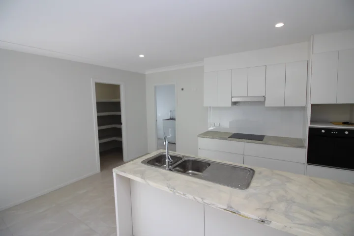 Additional image 5 of 2/166 Muir Street, Labrador QLD 4215