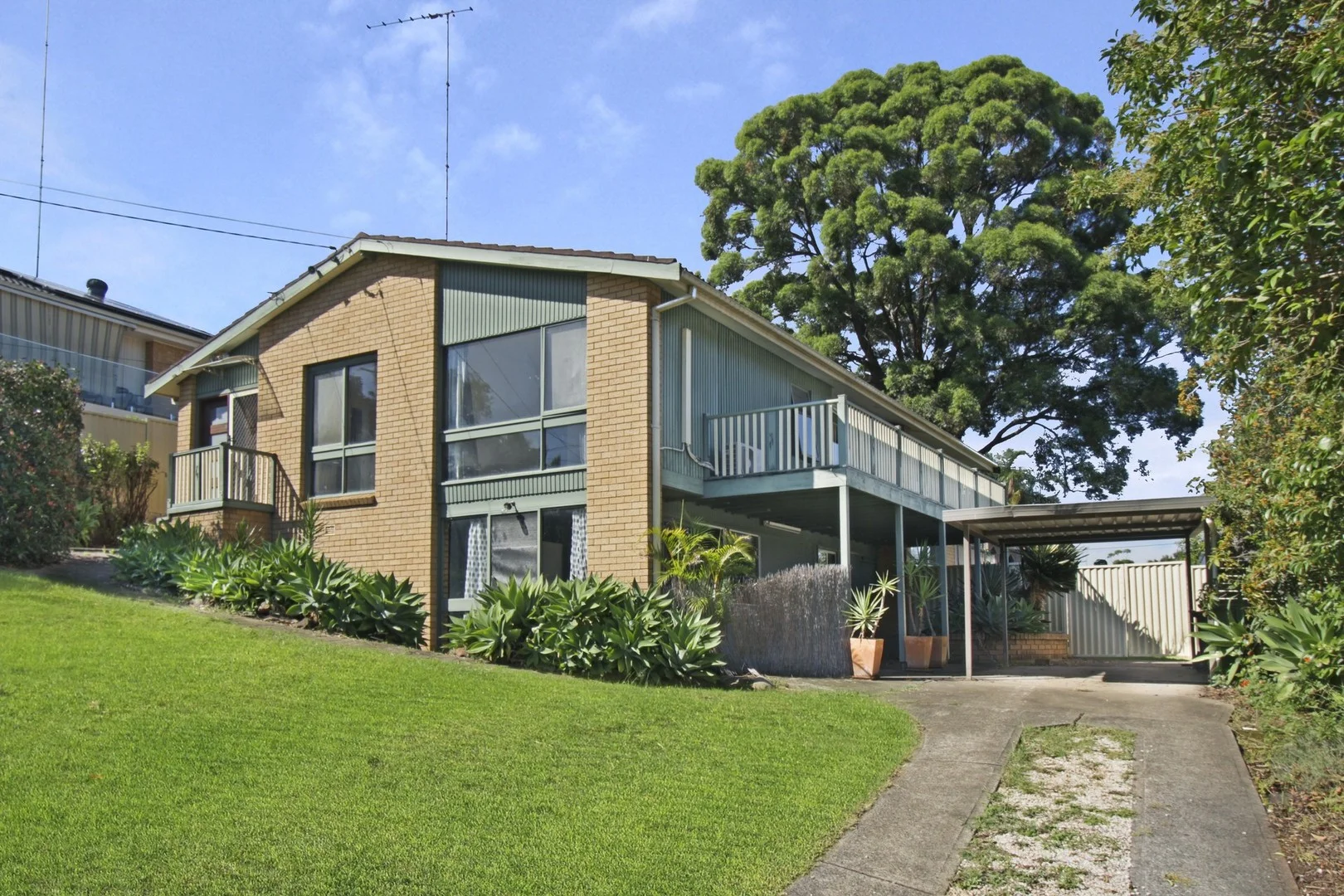 32 Hillcrest Avenue, Moorebank NSW 2170