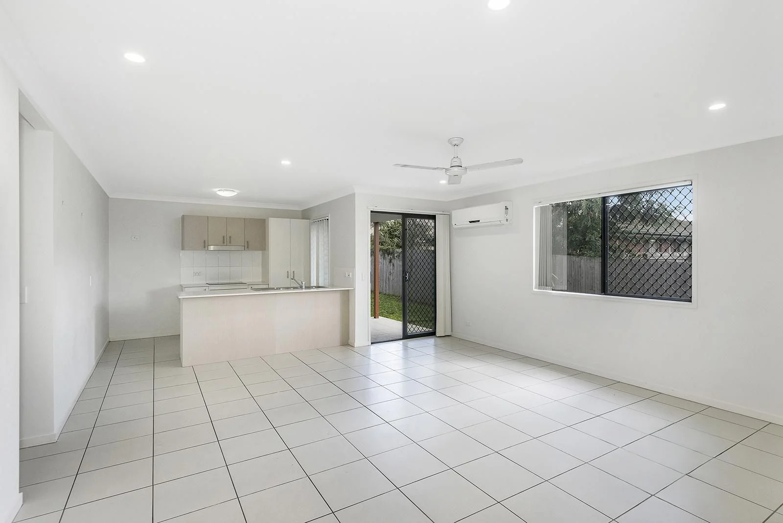 2/3a Fritz St, Loganlea QLD 4131 photo 2