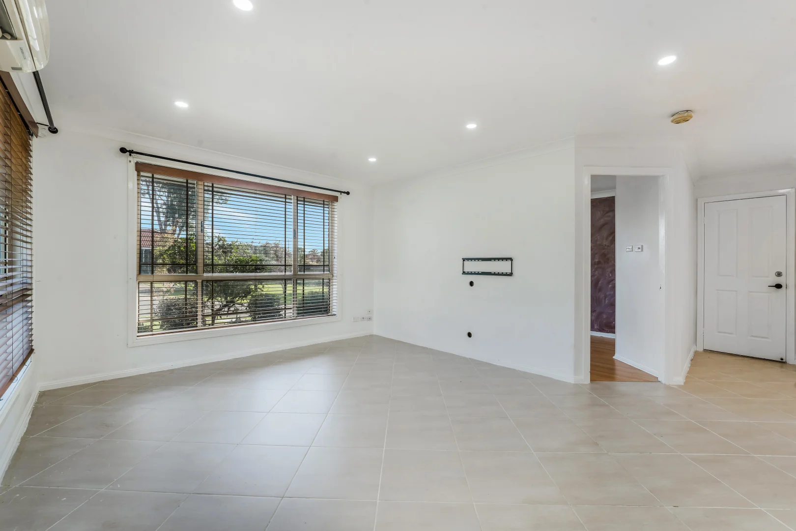 Additional image 3 of 90 Donalbain Circuit, Rosemeadow NSW 2560