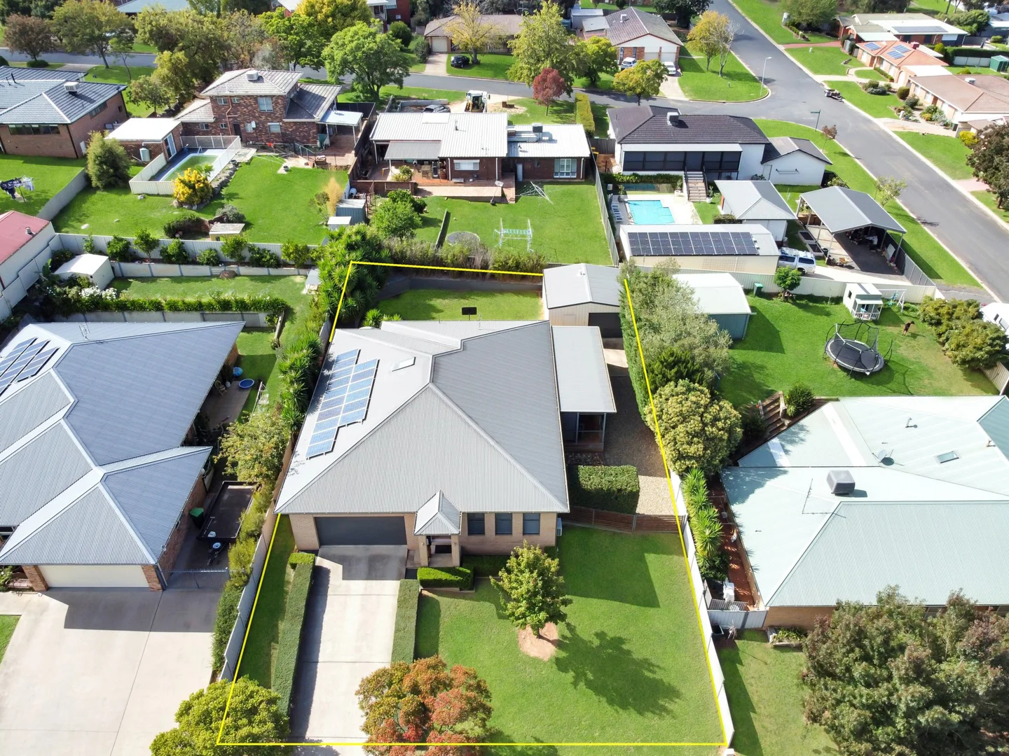 Additional image 30 of 2 Bailes Crescent, Young NSW 2594