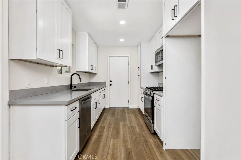 Additional image 17 of 579 W Mayberry Avenue, Hemet, CA 92543