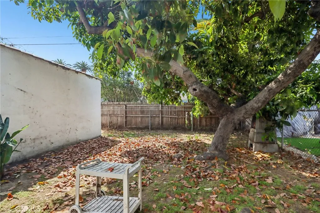1112 W 64th Street, Los Angeles, CA 90044