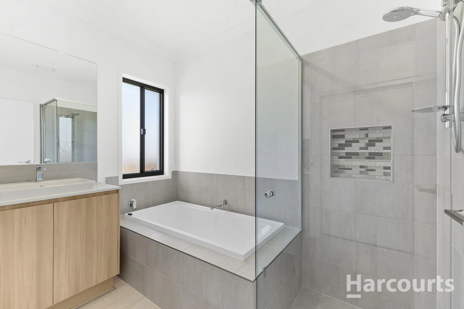 Additional image 3 of 4 Golf View Drive, Coral Cove QLD 4670