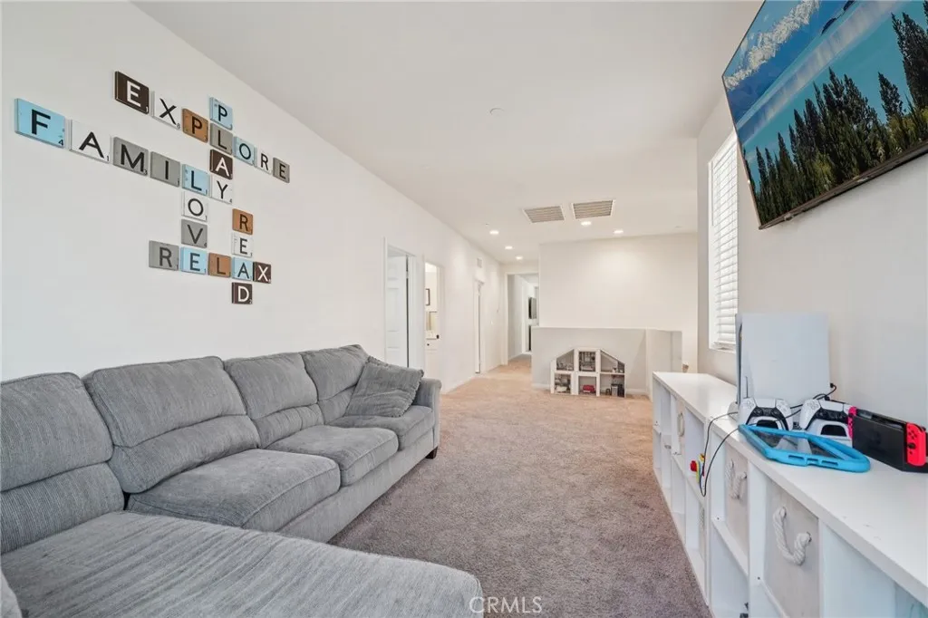 Additional image 88 of 618 S Brampton Lane, Rialto, CA 92376