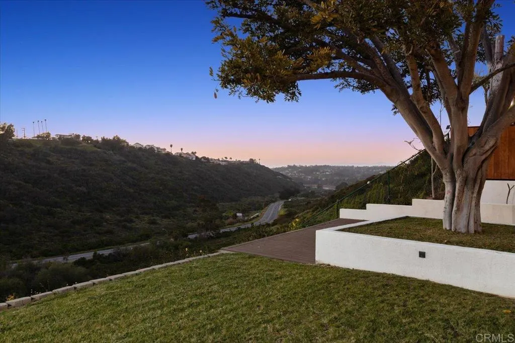 1560 Hawk View Dr, Encinitas, CA 92024