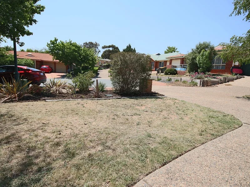 6 Isis Close, Amaroo ACT 2914 photo 4