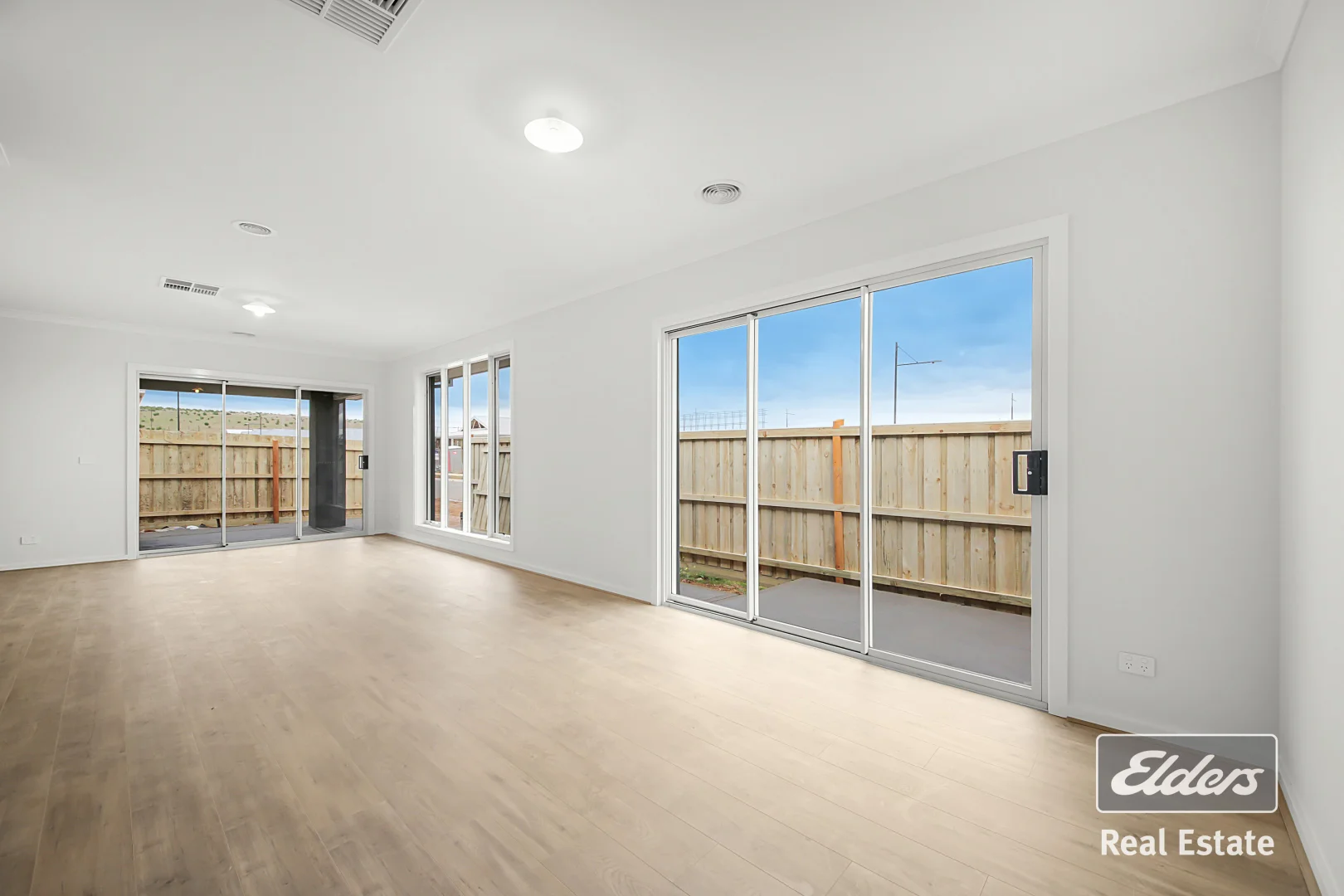 30 Crowlands Circuit, Eynesbury VIC 3338 photo 2