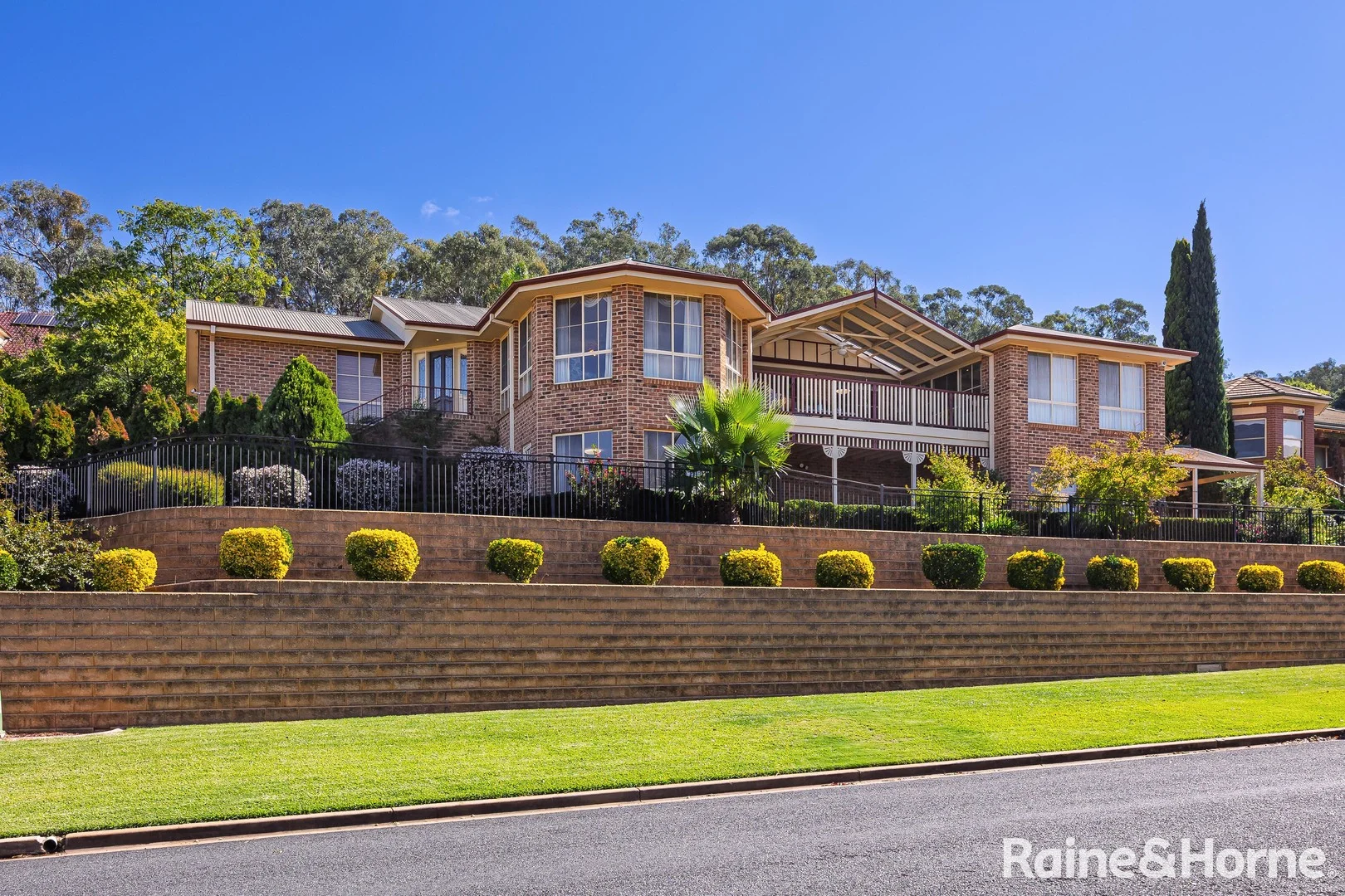7 Gibbes Close, Kooringal NSW 2650