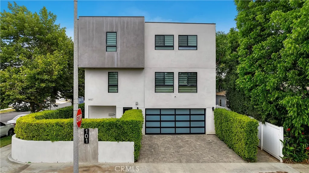 14157 Tiara Street, Sherman Oaks, CA 91401 photo 2