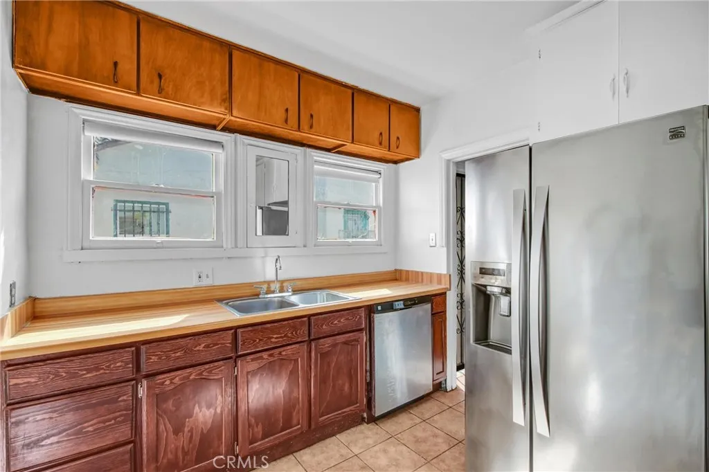 Additional image 15 of 914 E 83rd Street, Los Angeles, CA 90001