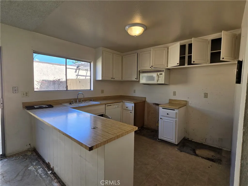 Additional image 9 of 700 W La Veta Ave Unit J6, Orange, CA 92868