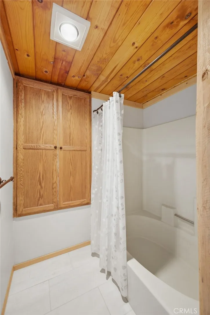 Additional image 57 of 33052 Donner Ln, Running Springs, CA 92382