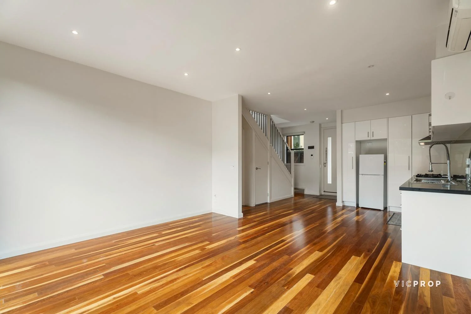 2/69 Tram Road, Doncaster VIC 3108