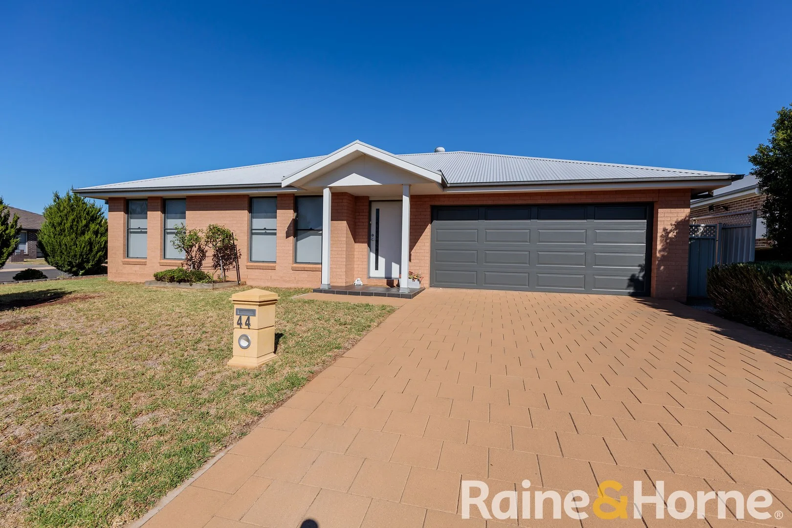 44 Champagne Drive, Dubbo NSW 2830