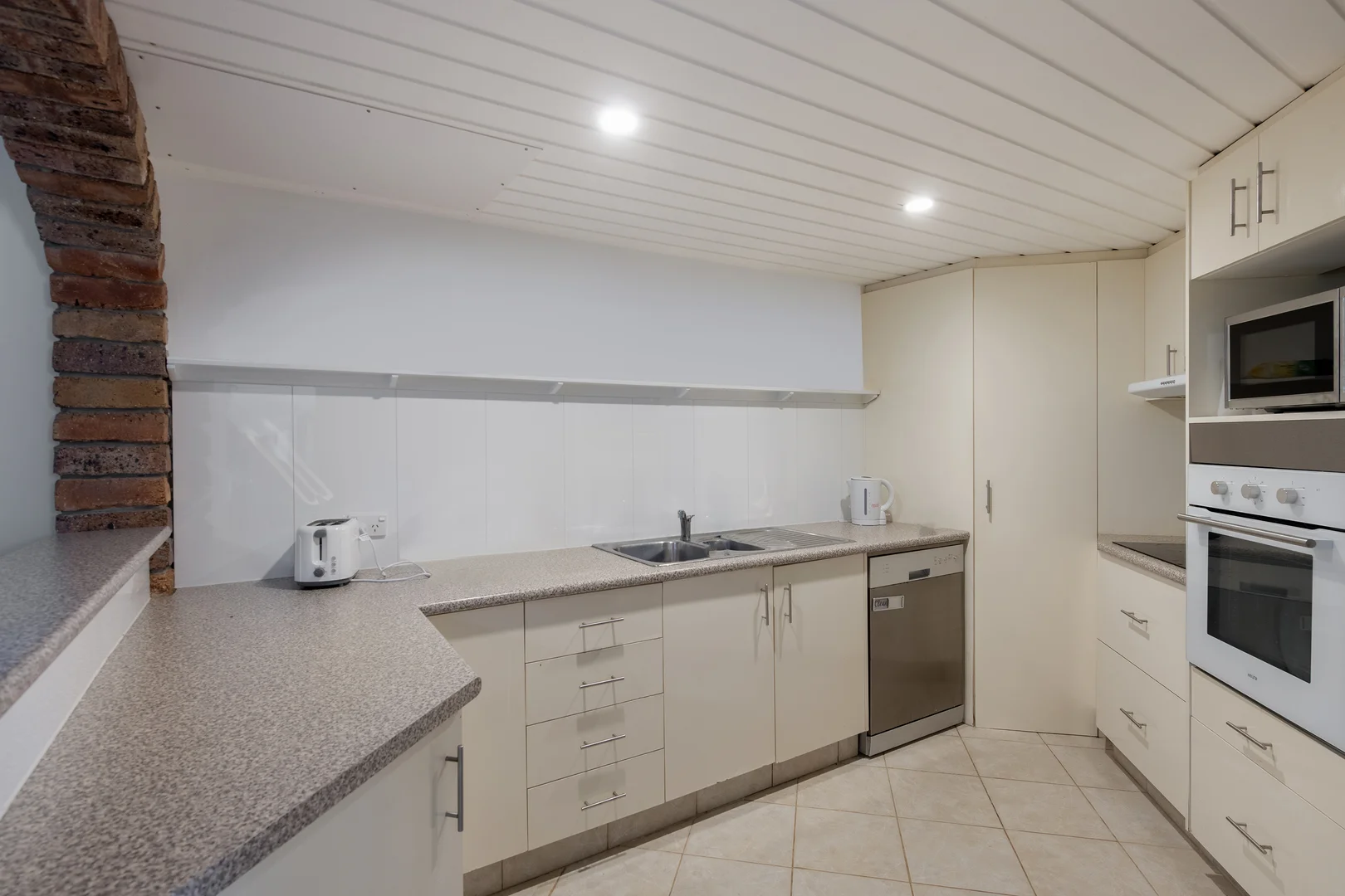 Additional image 5 of 3/11 Hooker Boulevard, Broadbeach Waters QLD 4218