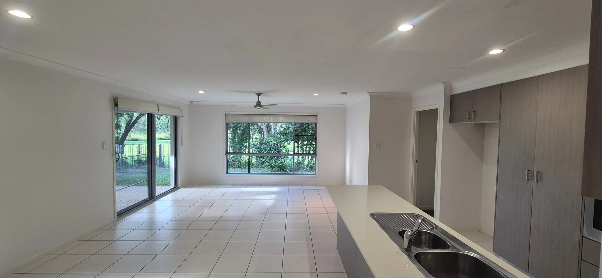5 Scarborough Cct, Blacks Beach QLD 4740 photo 2