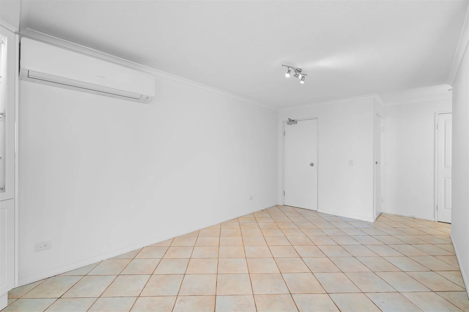 Additional image 5 of 5/108 Prince Edward Parade, Scarborough QLD 4020
