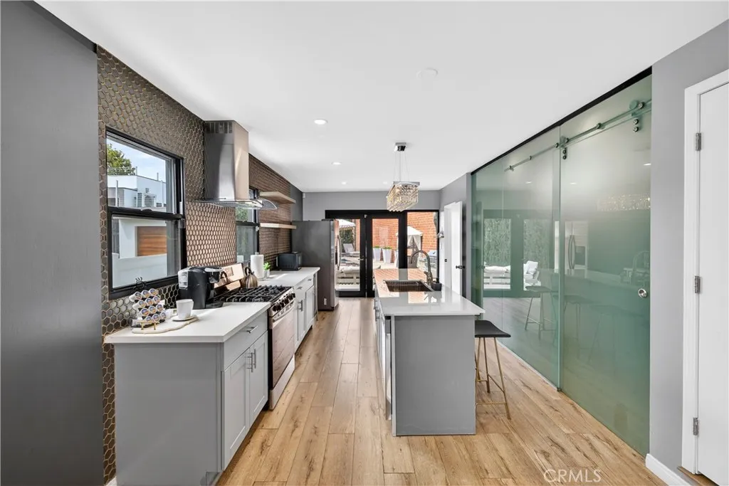 Additional image 4 of 2615 Clyde Ave, Los Angeles, CA 90016