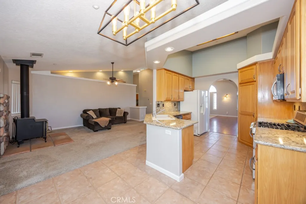 Additional image 10 of 7084 Aster Rd, Oak Hills, CA 92344