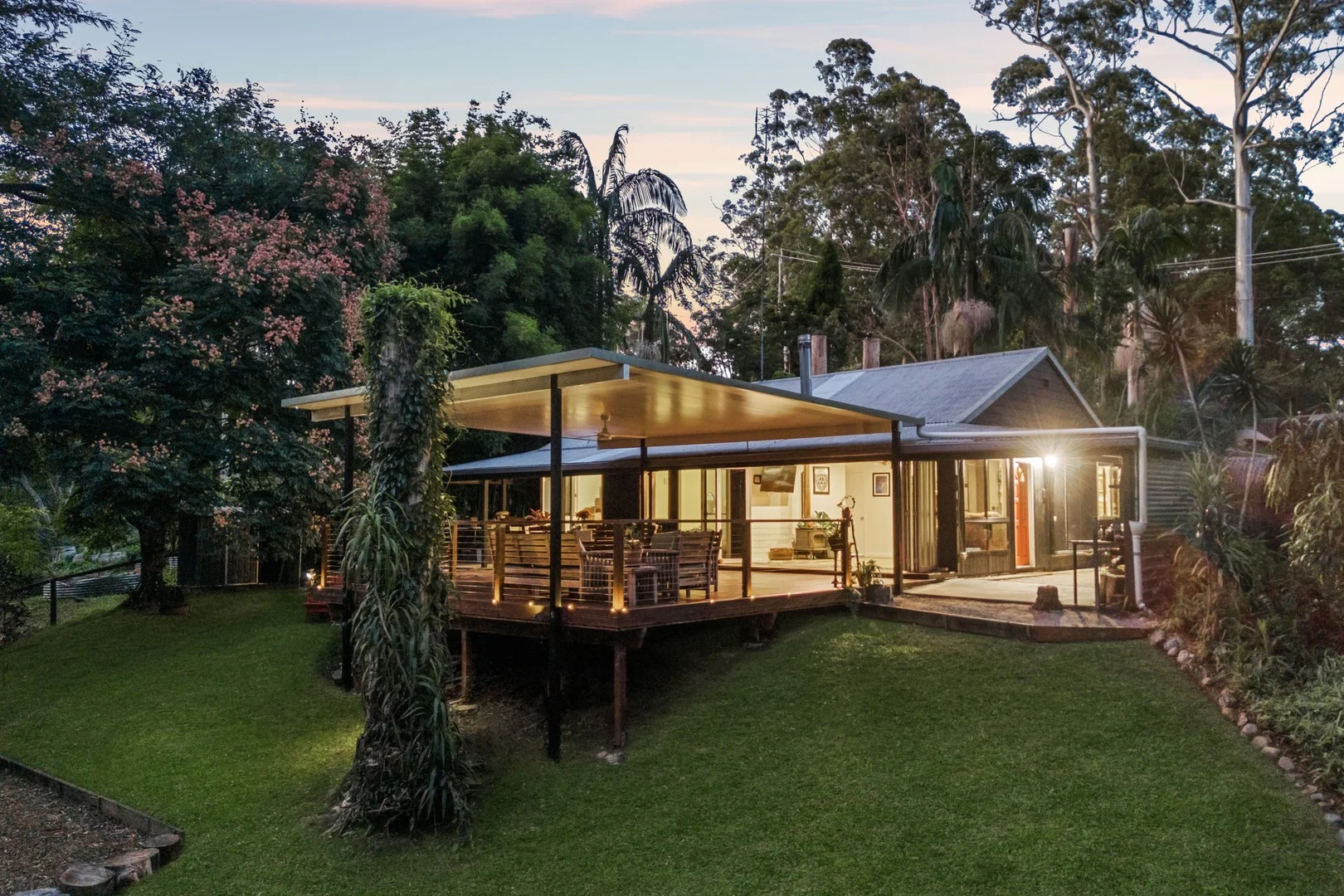 38 Kinabalu Drive, Tamborine Mountain QLD 4272