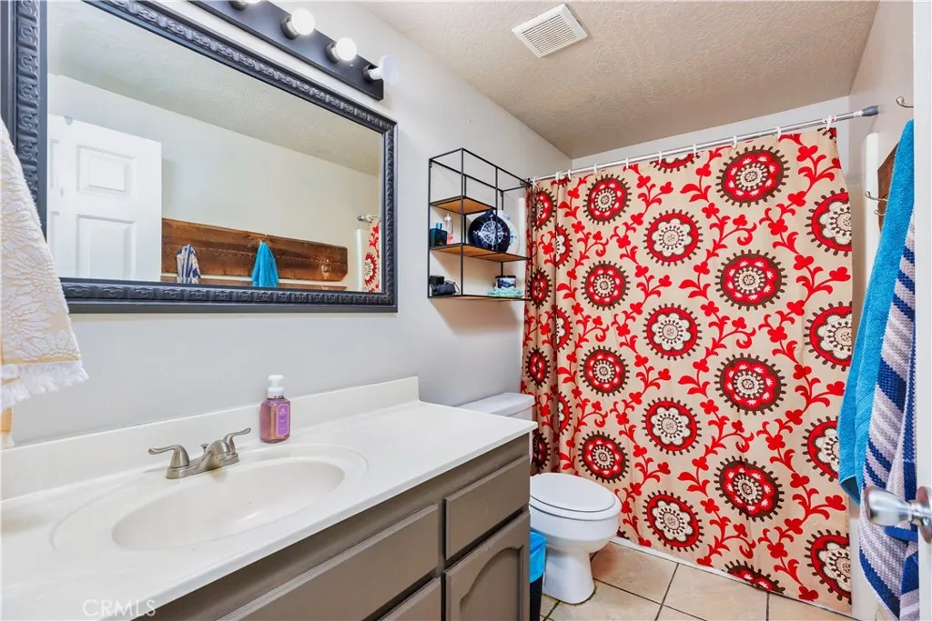 16336 Adelia St, Hesperia, CA 92345