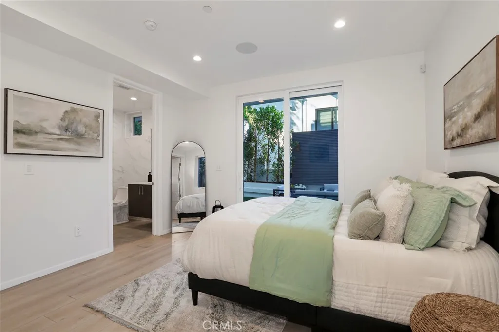 Additional image 108 of 2309 Cove Avenue, Los Angeles, CA 90039