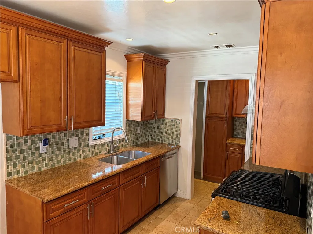 Additional image 19 of 1040 W 220th St, Torrance, CA 90502