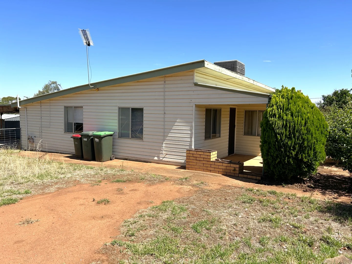 36 Iverach Street, Coolamon NSW 2701