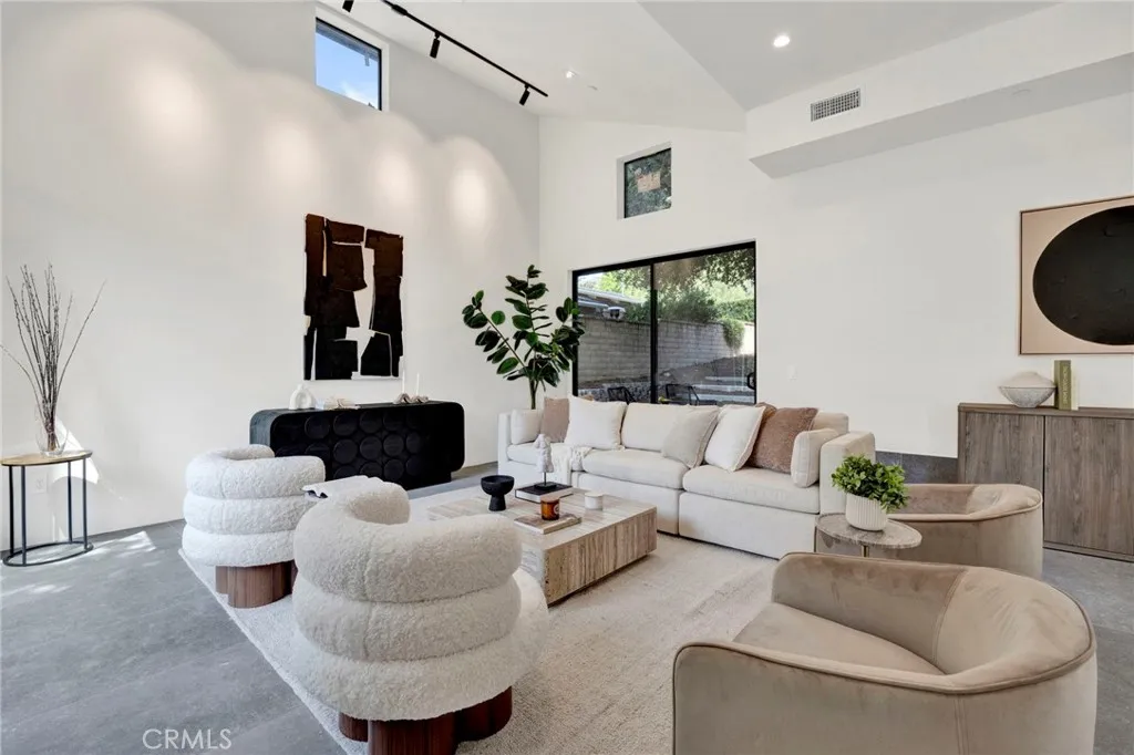 Additional image 14 of 325 W Grandview Avenue, Sierra Madre, CA 91024