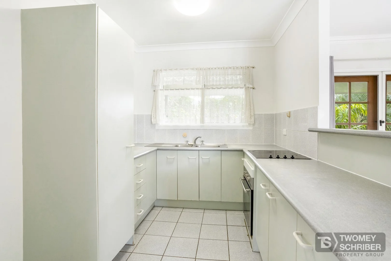 12/15-17 Springfield Crescent, Manoora QLD 4870 photo 3
