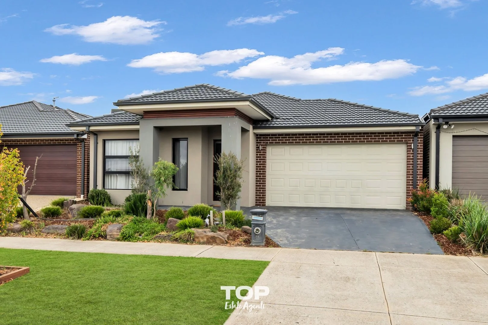51 Thoroughbred Drive, Clyde North VIC 3978
