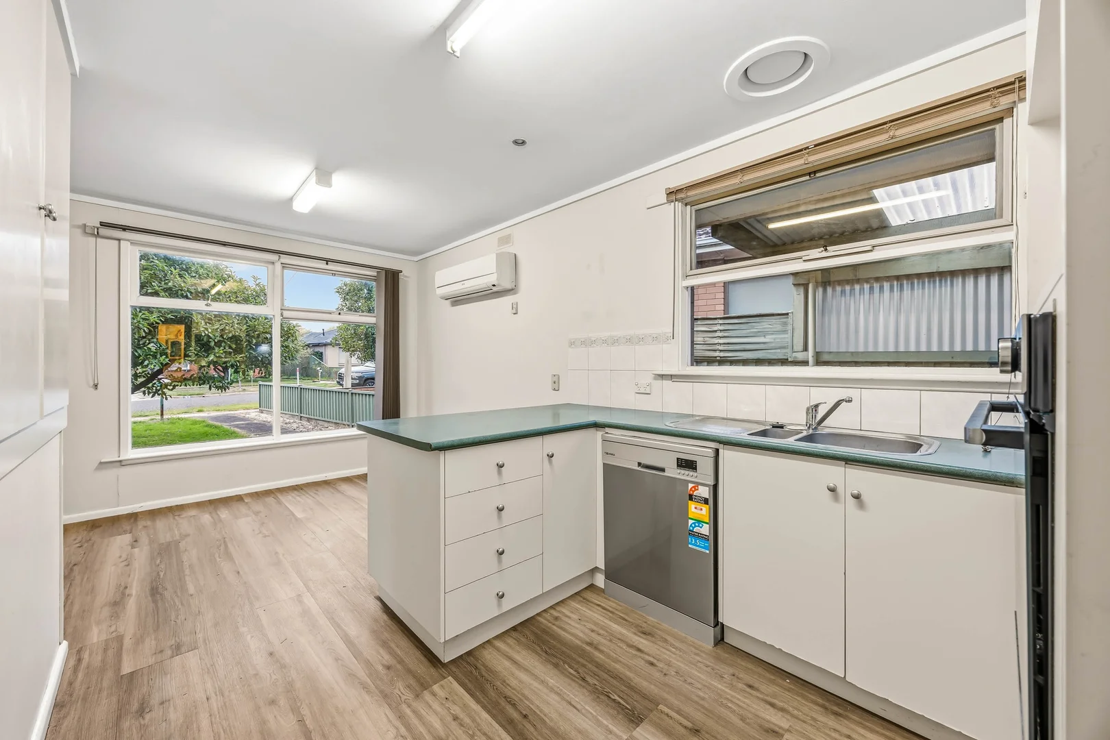 Additional image 2 of 59 Pauls Crescent, Wendouree VIC 3355
