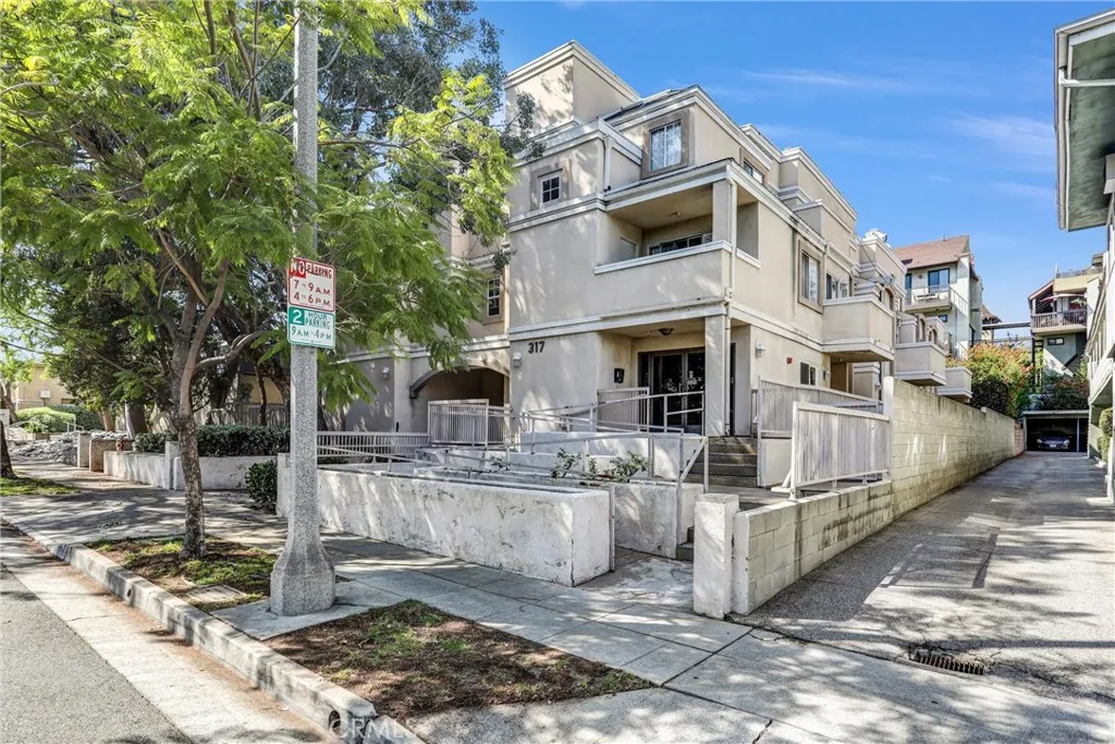 317 E Del Mar Unit 1, Pasadena, CA 91101 photo 2