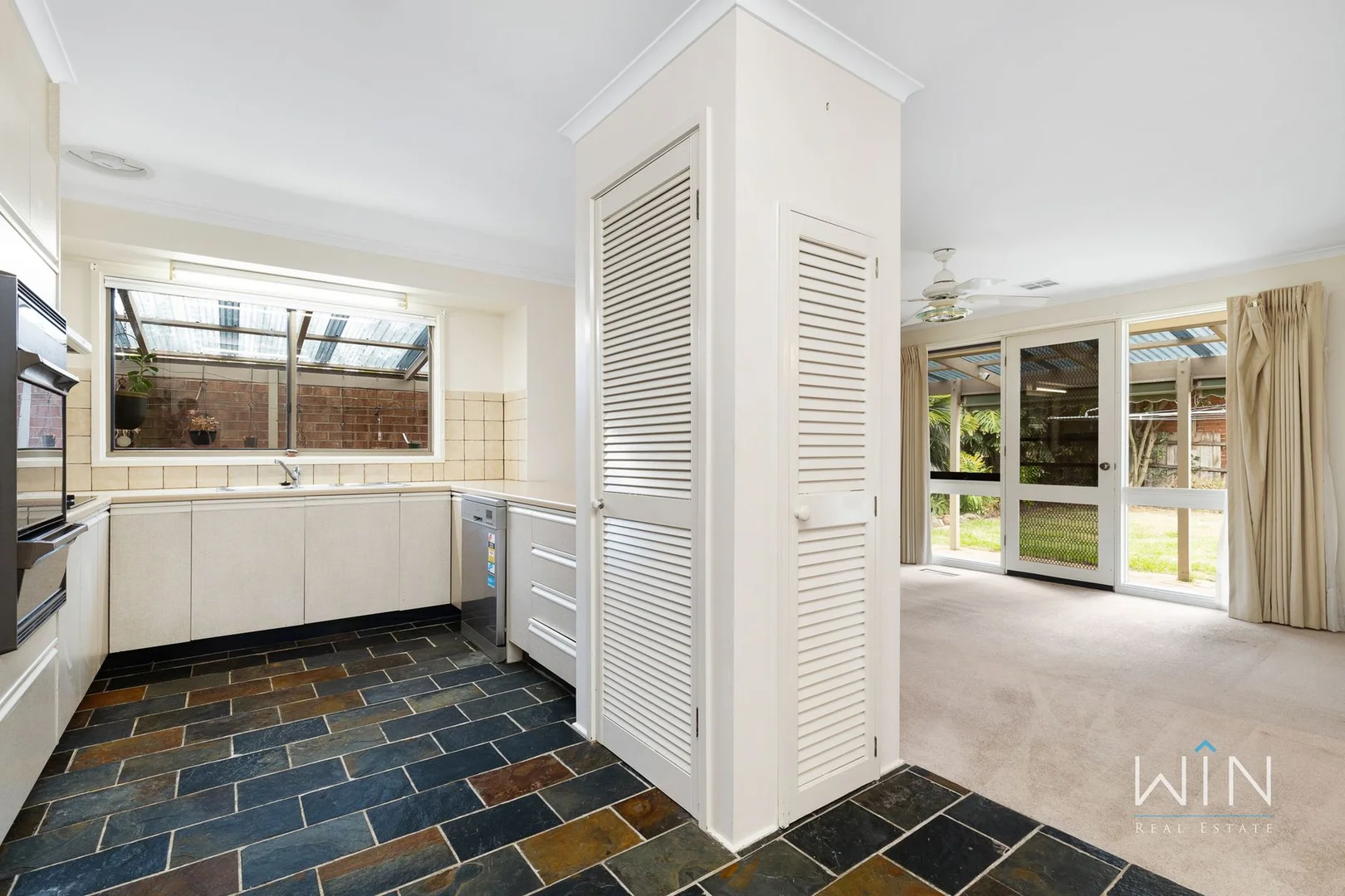 13 Selbourne Way, Mulgrave VIC 3170 photo 4