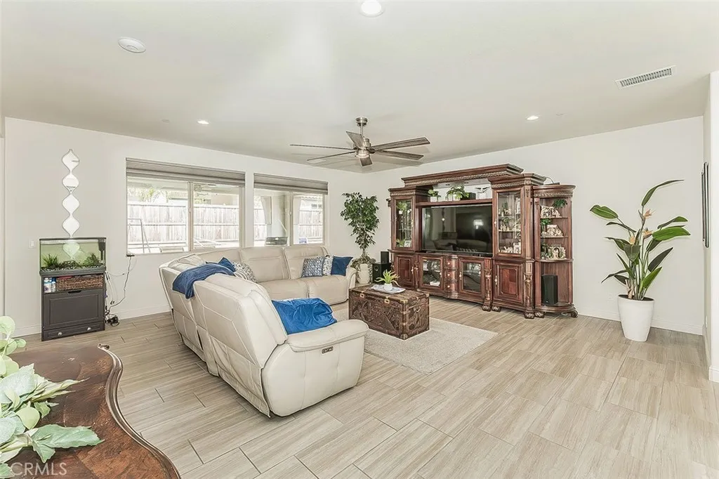 Additional image 8 of 877 Treasure Hills Dr, Madera, CA 93636