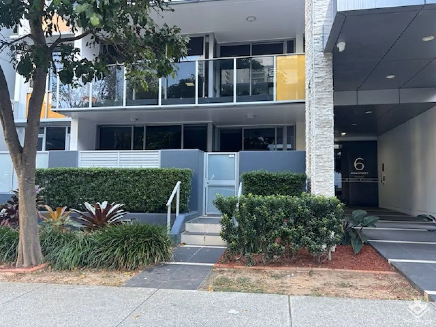 Additional image 2 of ID:21173634/6 Aqua Street, Southport QLD 4215
