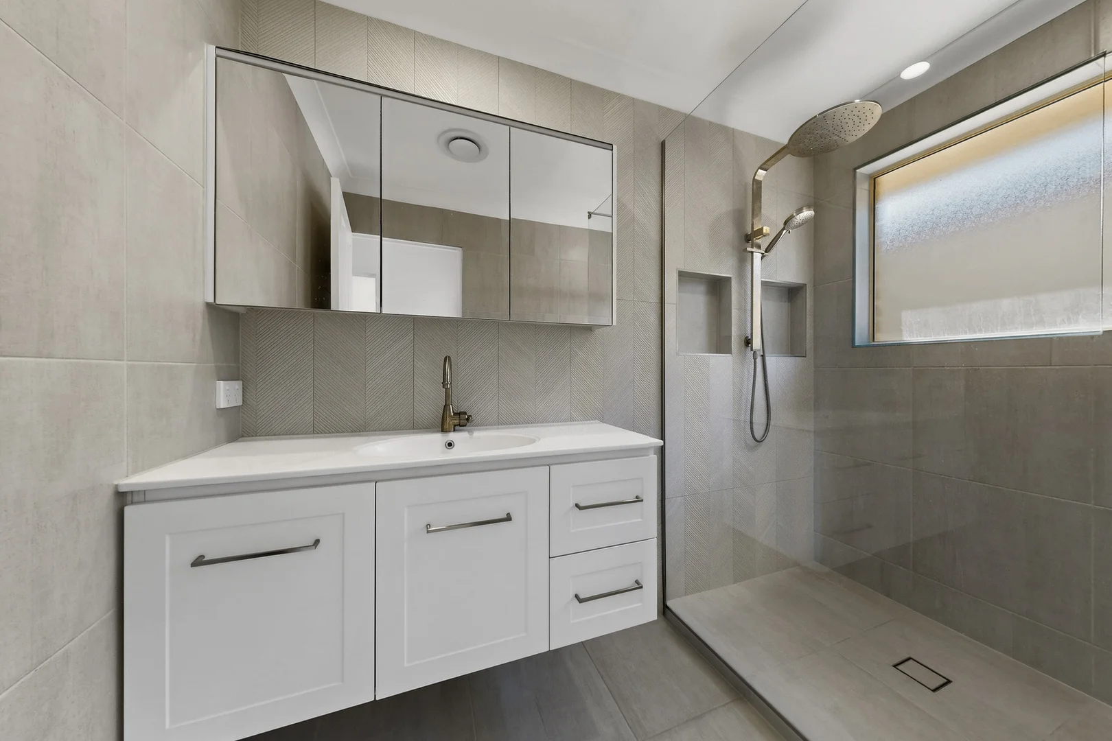 Additional image 7 of 33 Cedar Street, Cannon Hill QLD 4170