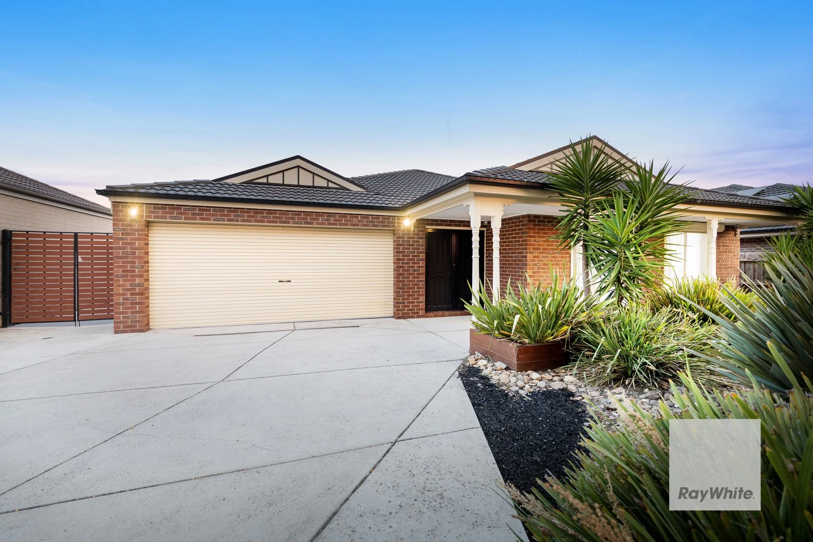 6 Clarence Way, Taylors Hill VIC 3037