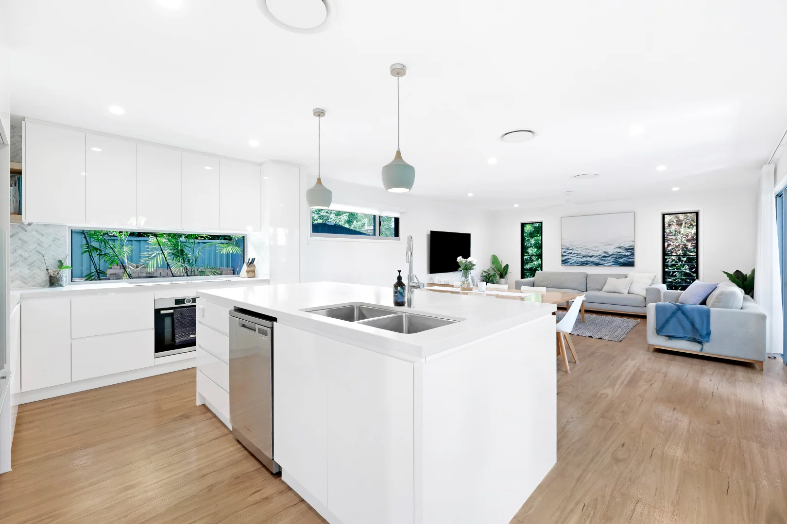 Additional image 3 of 14 Robin Avenue, Paradise Point QLD 4216