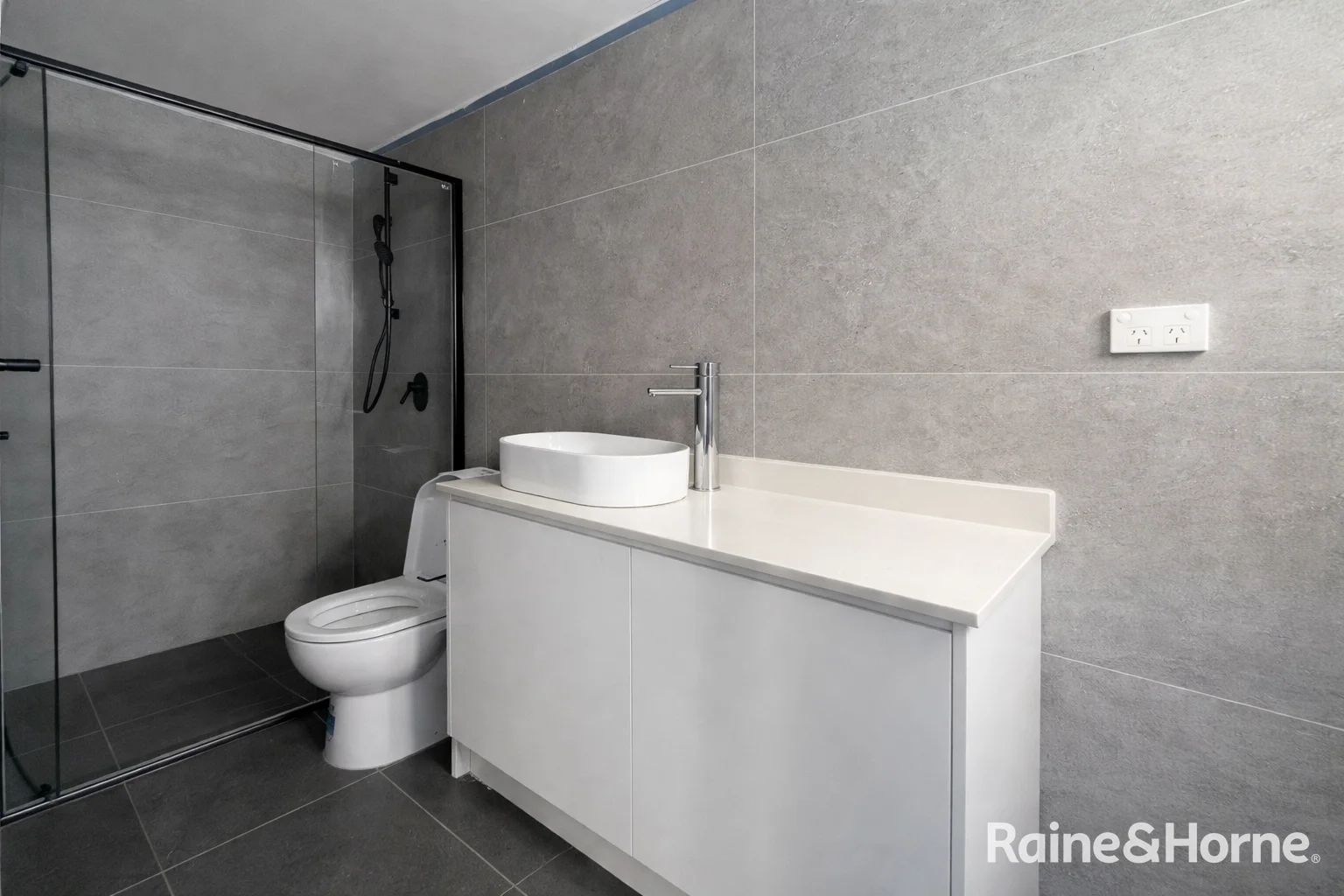 6A Argyle Place, Macquarie Fields NSW 2564 photo 2