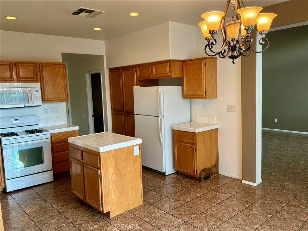 Additional image 43 of 13748 Sunshine, Victorville, CA 92394