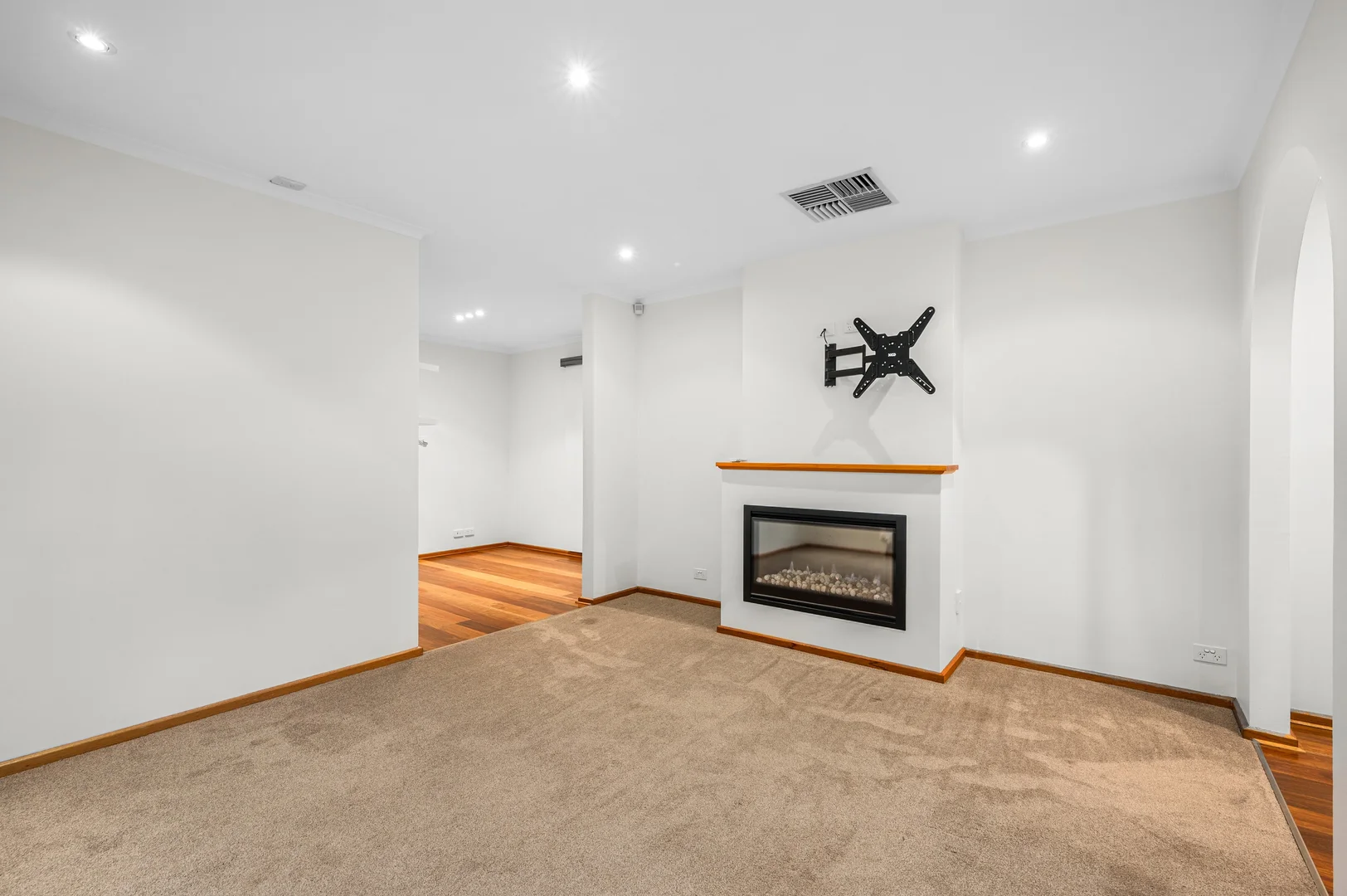9 Barrdickson Crescent, Happy Valley SA 5159 photo 5
