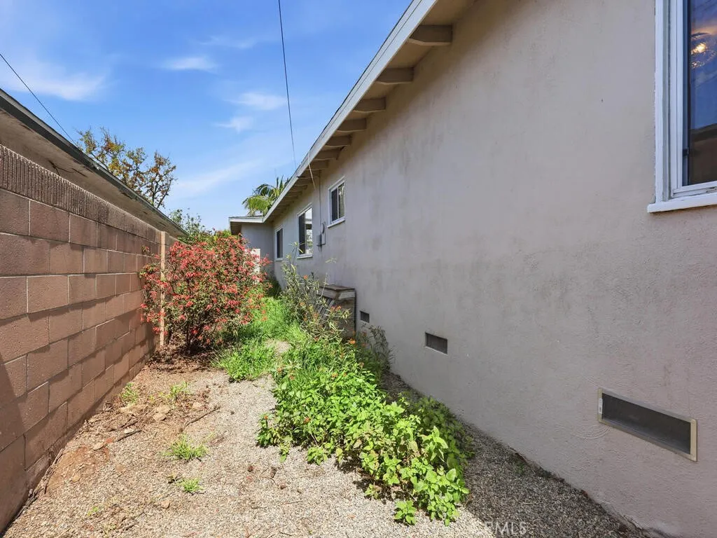 422 E 22nd St, Santa Ana, CA 92706